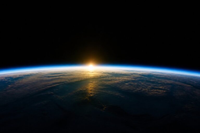 Jak działa efekt cieplarniany i dlaczego Ziemia bez niego zamarzłaby